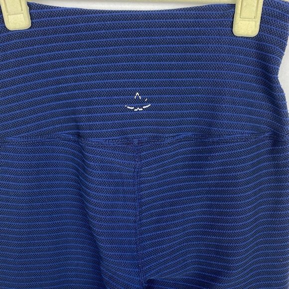 Beyond Yoga Desert Border High Waisted Leggings Outlaw Navy Stripe Size Small - Picture 4 of 6